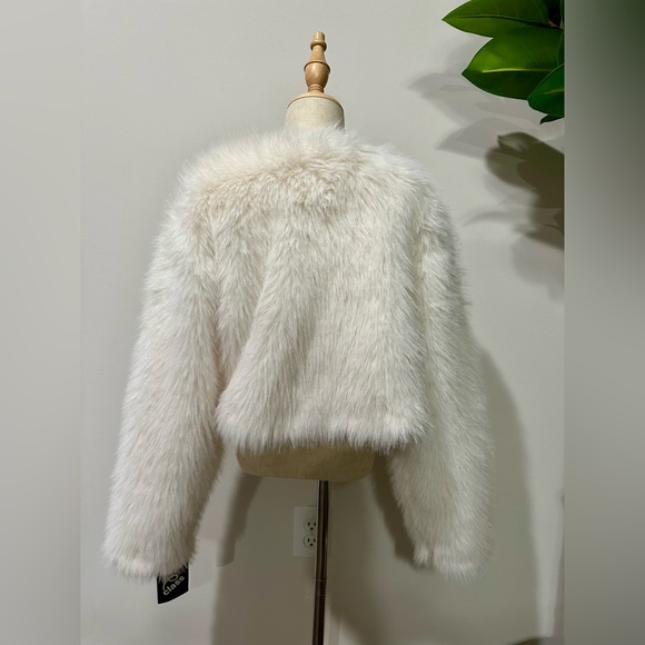 New Target Art Class Girls' Faux Fur Cropped Jacket Large 10/12 - Picture 3 of 8